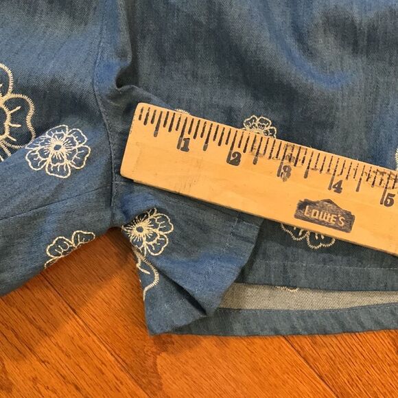 Umgee Size Medium pull on elastic waist shorts w/pockets/embroidery detail NWOT - Picture 3 of 9